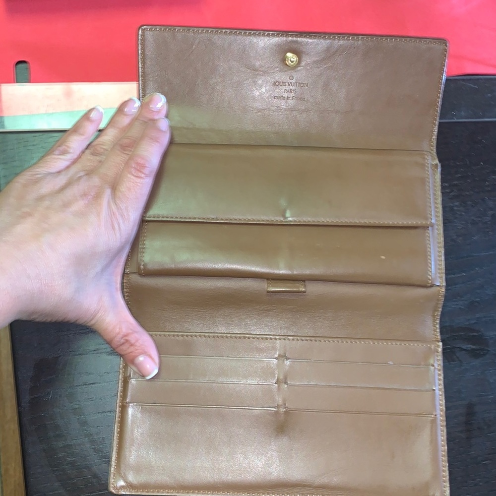 🔥 LOUIS VUITTON Vernice metallic‎ bronze/ gold patent Leather Sarah Wallet - Picture 5 of 11